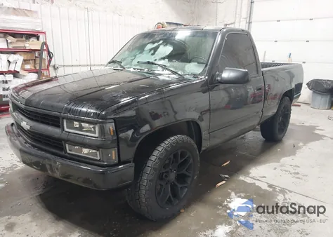 1998 Chevrolet K1500 Fleetside z USA, uszkodzony, nr VIN 1GCEK14R3WZ136352